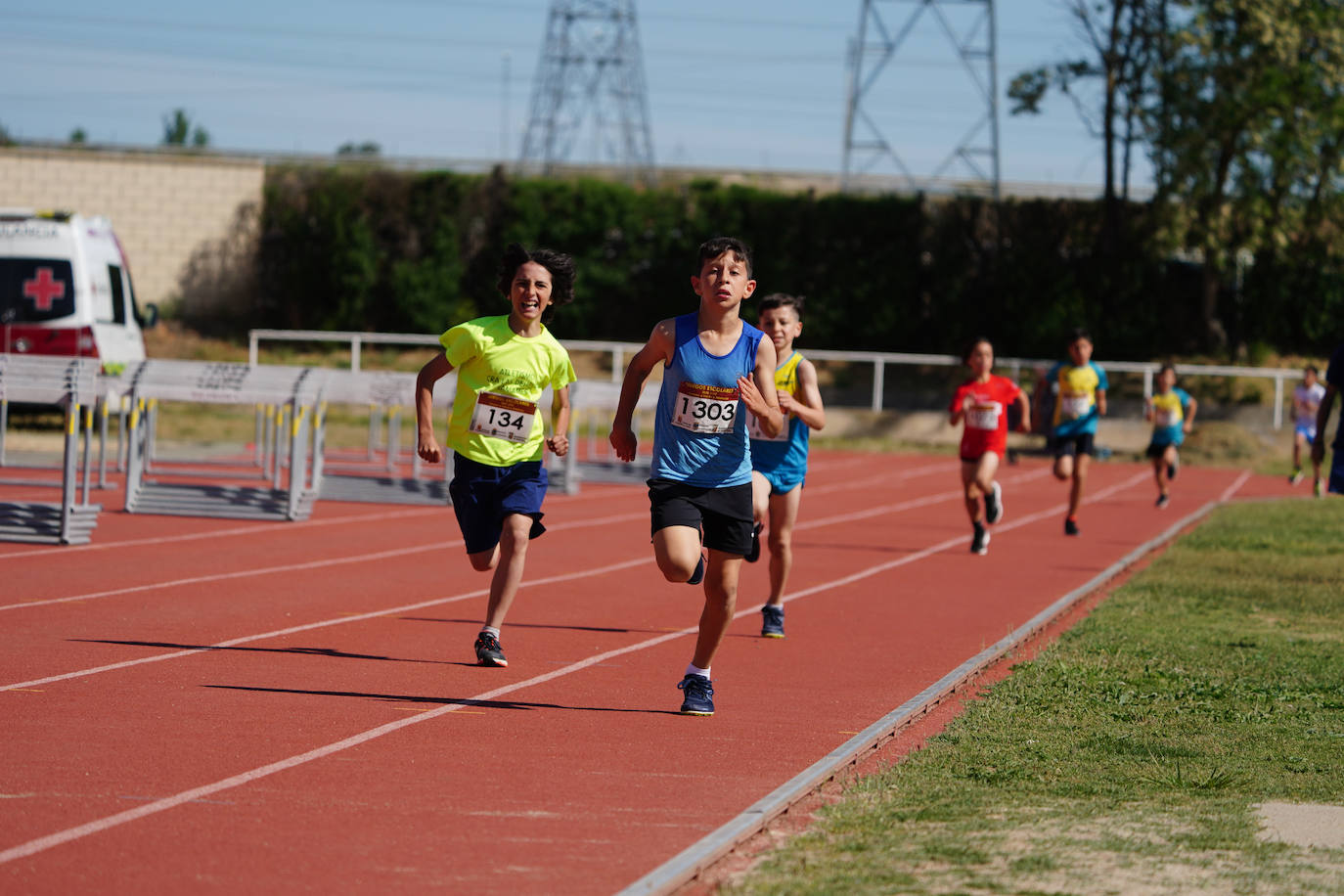 Finales de atletismo en pista de los juegos escolares