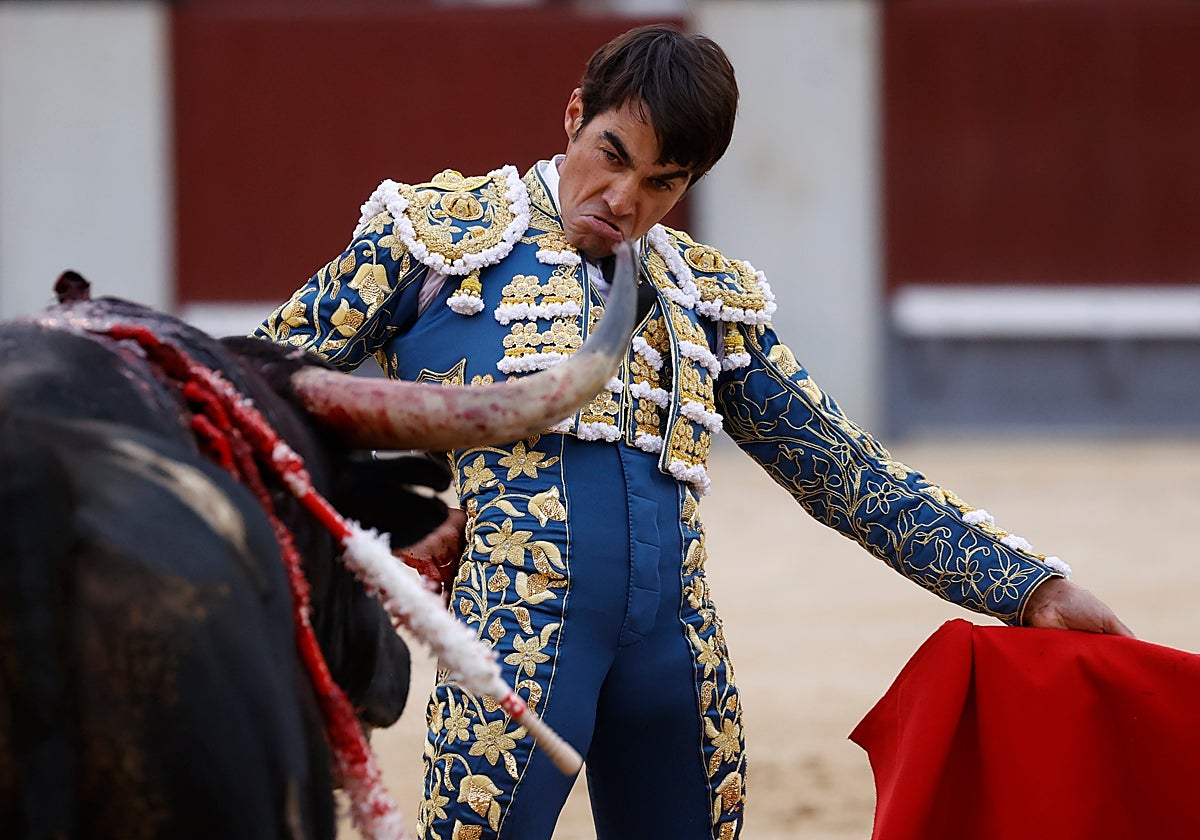 López Chaves ante un imponente astado el pasado San Isidro.