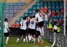 Los jugadores del Salamanca UDS celebrando uno de los goles