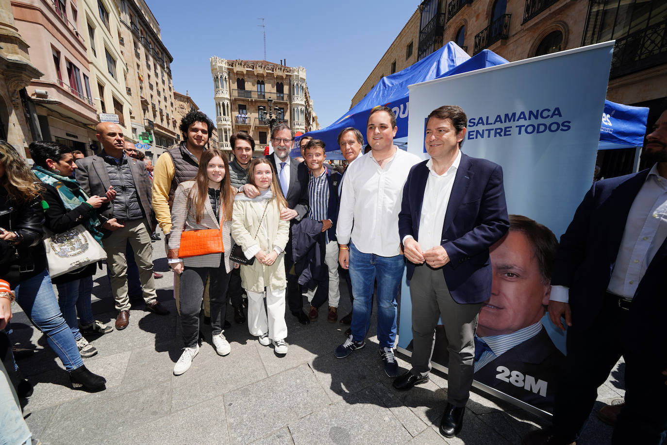 Mariano Rajoy se da un baño de masas en Salamanca