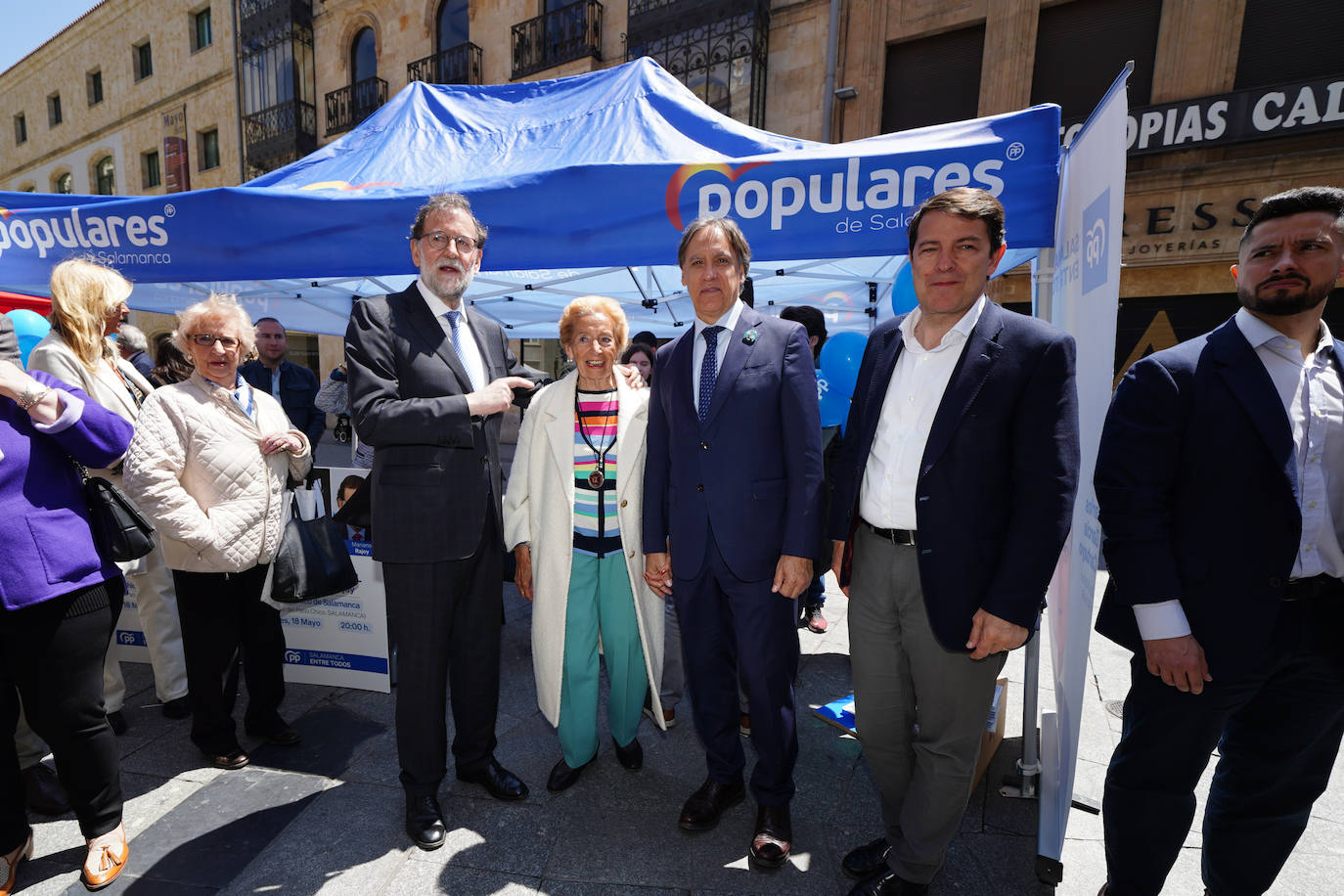 Mariano Rajoy se da un baño de masas en Salamanca