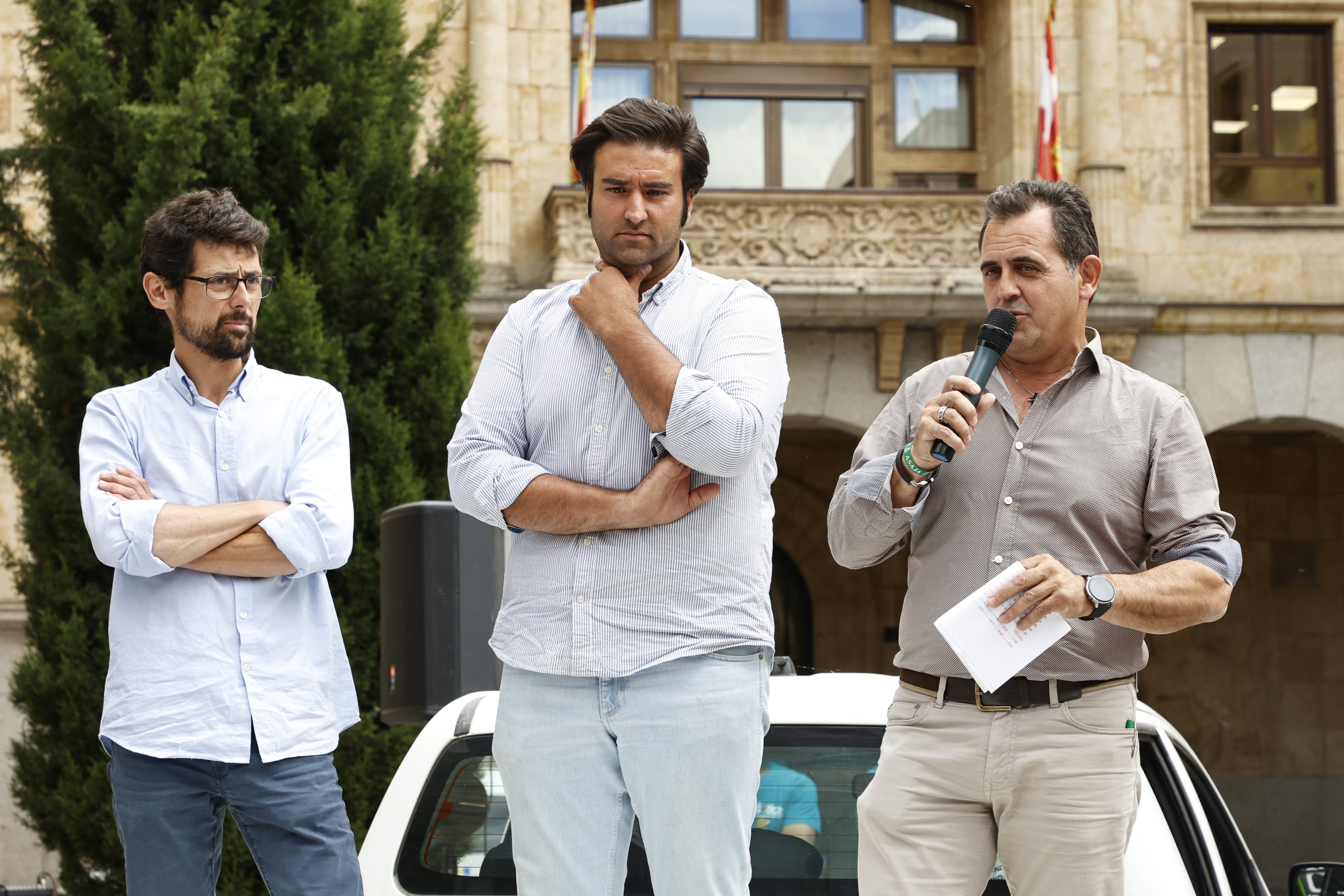 En el centro, Jacinto Sánchez. A su lado, los otros portavoces de «Ganaderos Unidos», Juan Luis Delgado y Ramón Guardio.