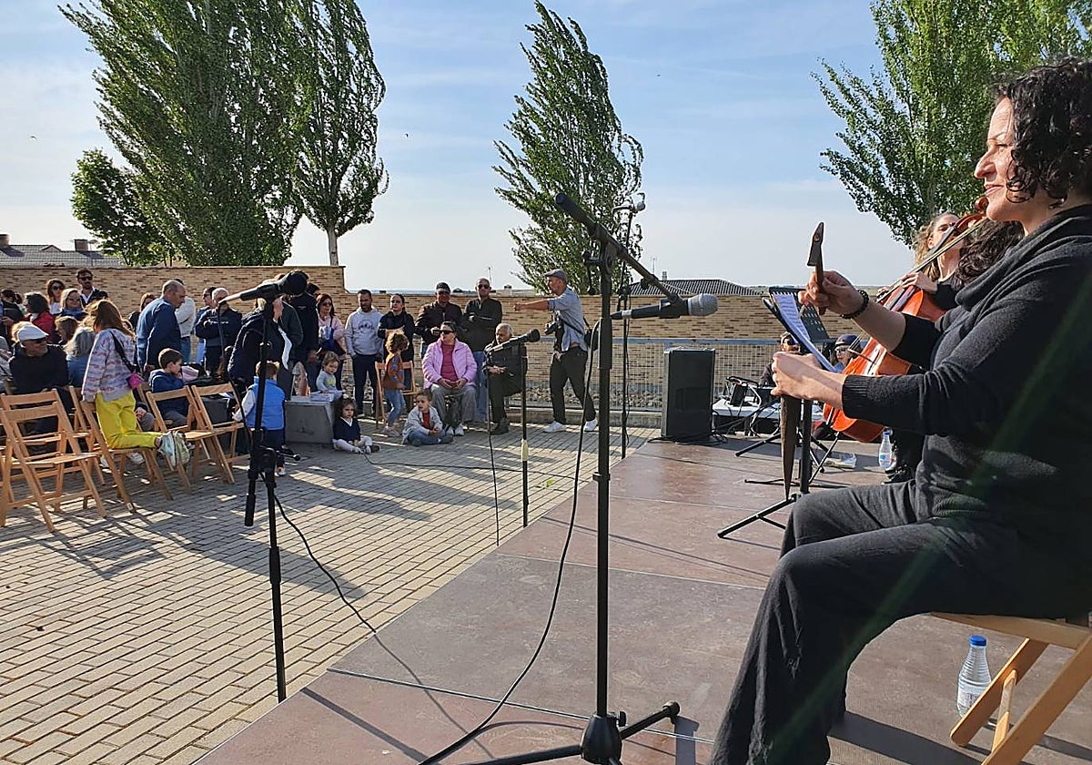 Herramientas como el cincel y el martillo sirvieron para dar vida a la percusión en Villamayor.
