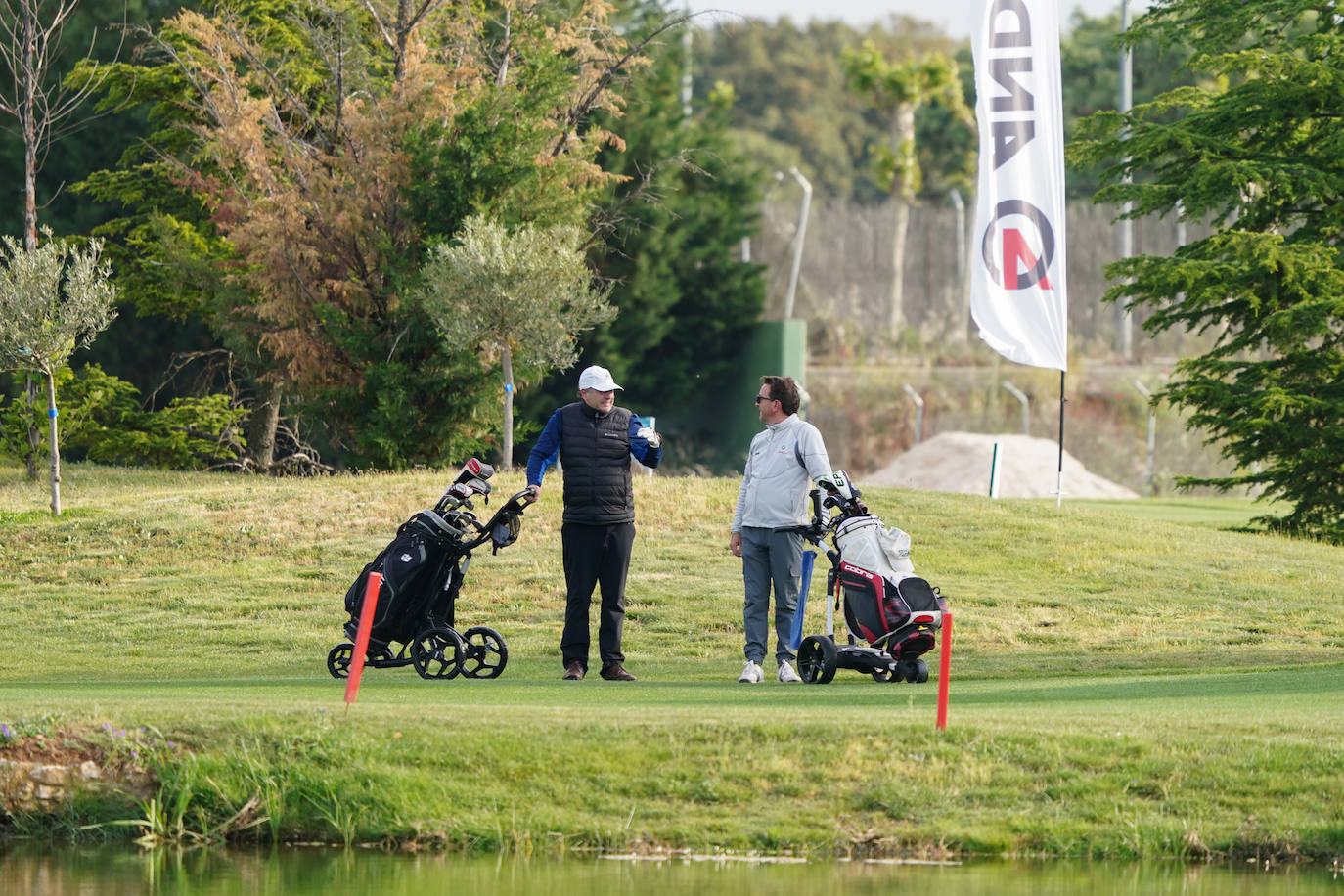 Gran ambiente, sol y mucho golf en La Valmuza