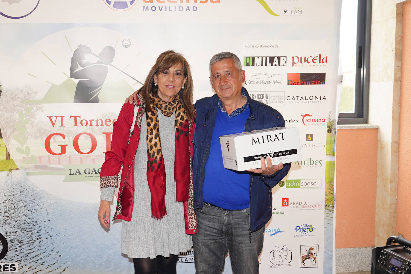 José Luis Moreno (22 cm) ganó 6 botellas de vino Mirat, valoradas en 300€, cortesía de Bodegas Valdeviñas. Lo entregó Esperanza Rodríguez, distribuidora de Bodegas Valdeviñas.