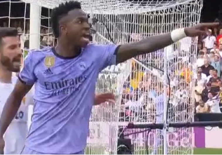 Lío en Mestalla: el partido se paró tras insultos racistas a Vinicius