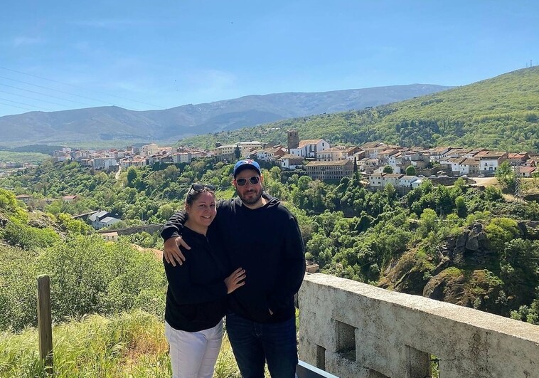 Los canadienses Daniel Behar y su esposa Sarah en su visita a la ciudad. Su familia vivió durante siglos en Turquía antes de establecerse en Israel.
