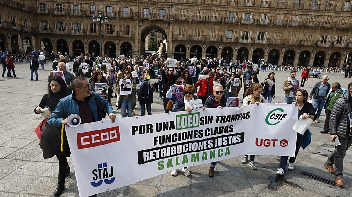 Los funcionarios de justicia protestan contra Llop en la Plaza Mayor