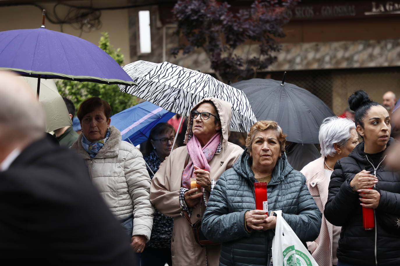 Las calles salmantinas vuelven a mostrar su devoción por el Cristo de los Milagros