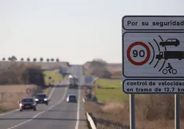 Un panel informativo de radar en una carretera nacional de Salamanca.
