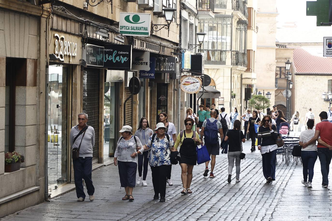 Establecimientos comerciales en la céntrica calle Prior de Salamanca.