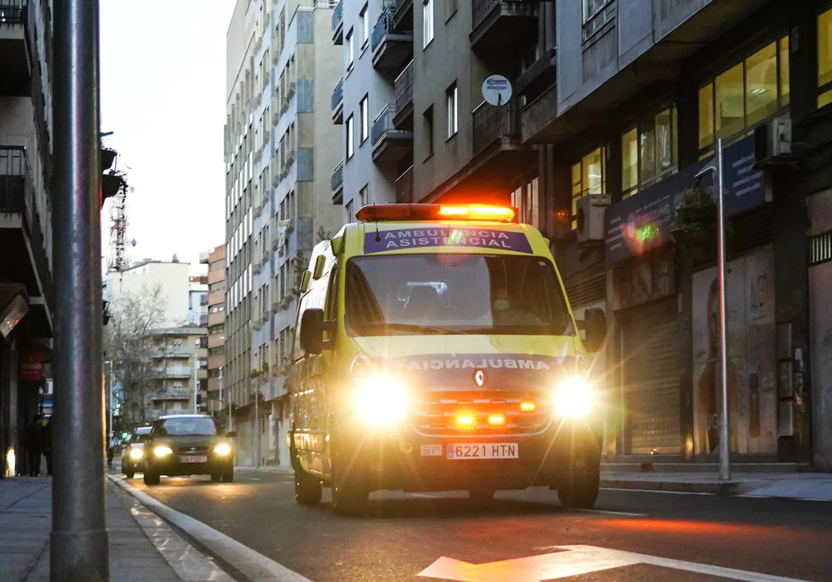 Una ambulancia del servicio de emergencias 112