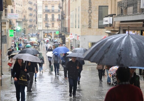 Las fuertes lluvias generan problemas en las calles de Salamanca