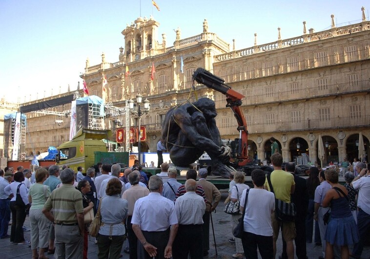 Fin al 'monopolio' de la escultura y la música en la Plaza Mayor
