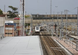 Muere electrocutado un joven de 15 años por tocar la catenaria de una estación de tren