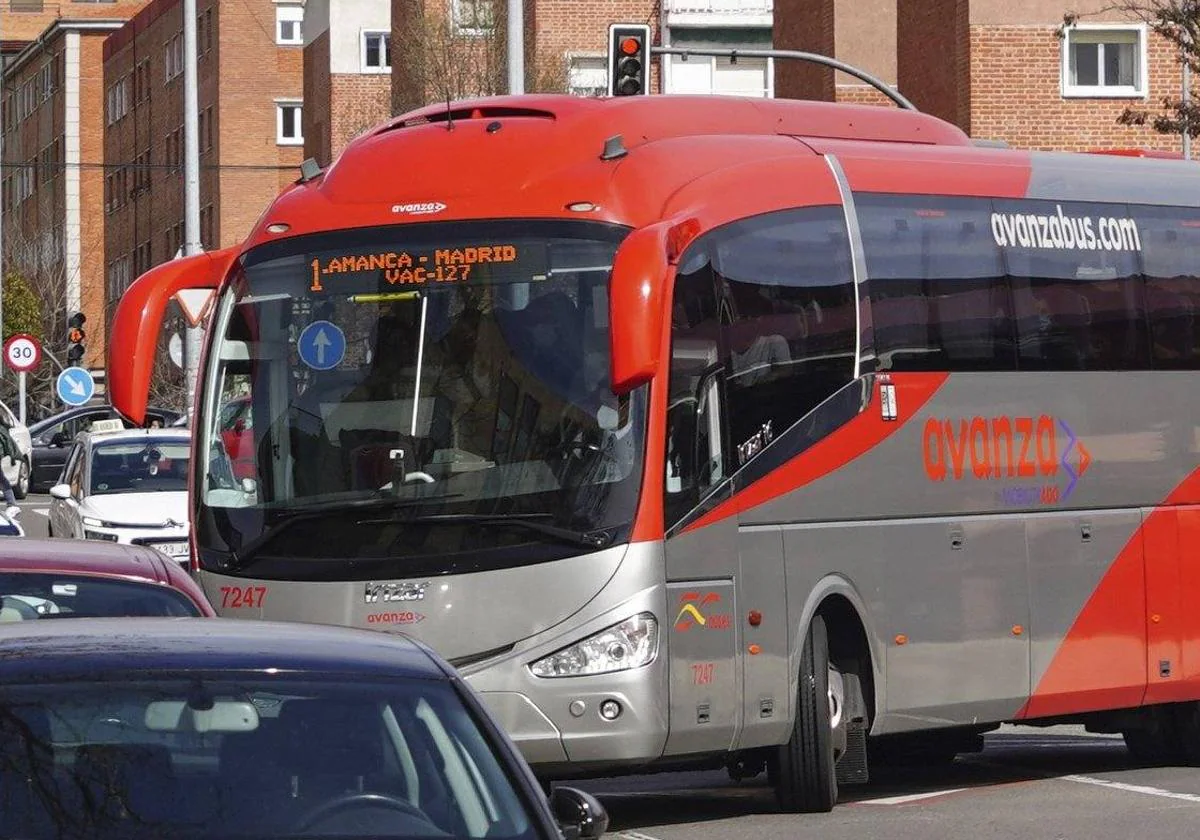 Un autobús de la empresa Avanza que opera como interurbano en Salamanca y provincia.