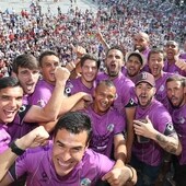 Amaro y Chiapas celebran junto a sus compañeros el ascenso a Segunda B en 2018.