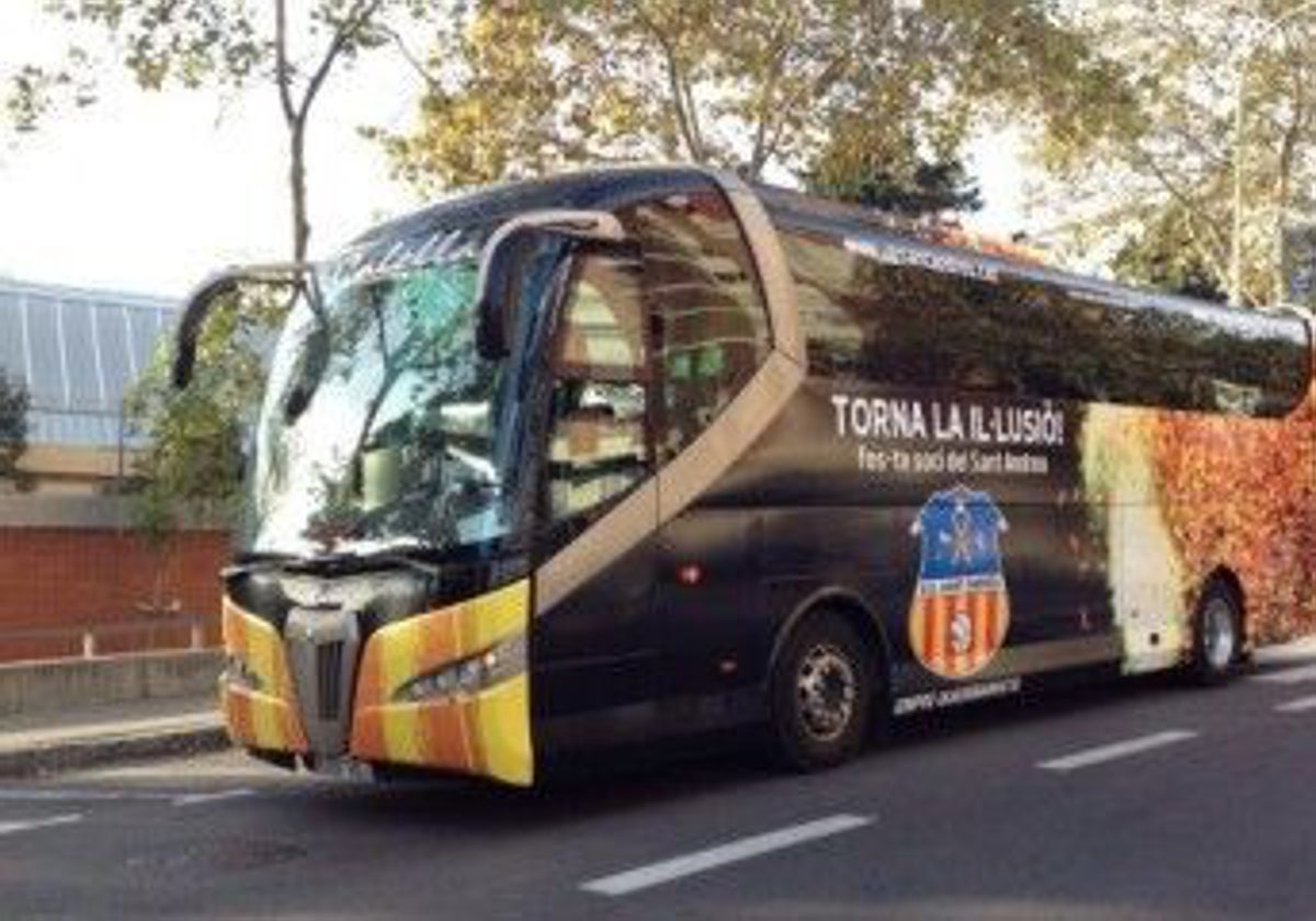 Autobús del equipo barcelonés del Sant Andreu.