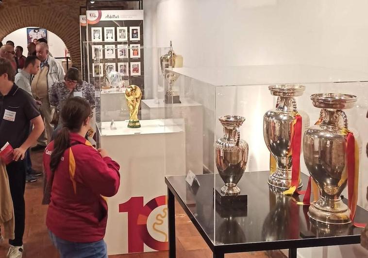 Los trofeos más importantes de la selección española de fútbol aterrizan en Salamanca