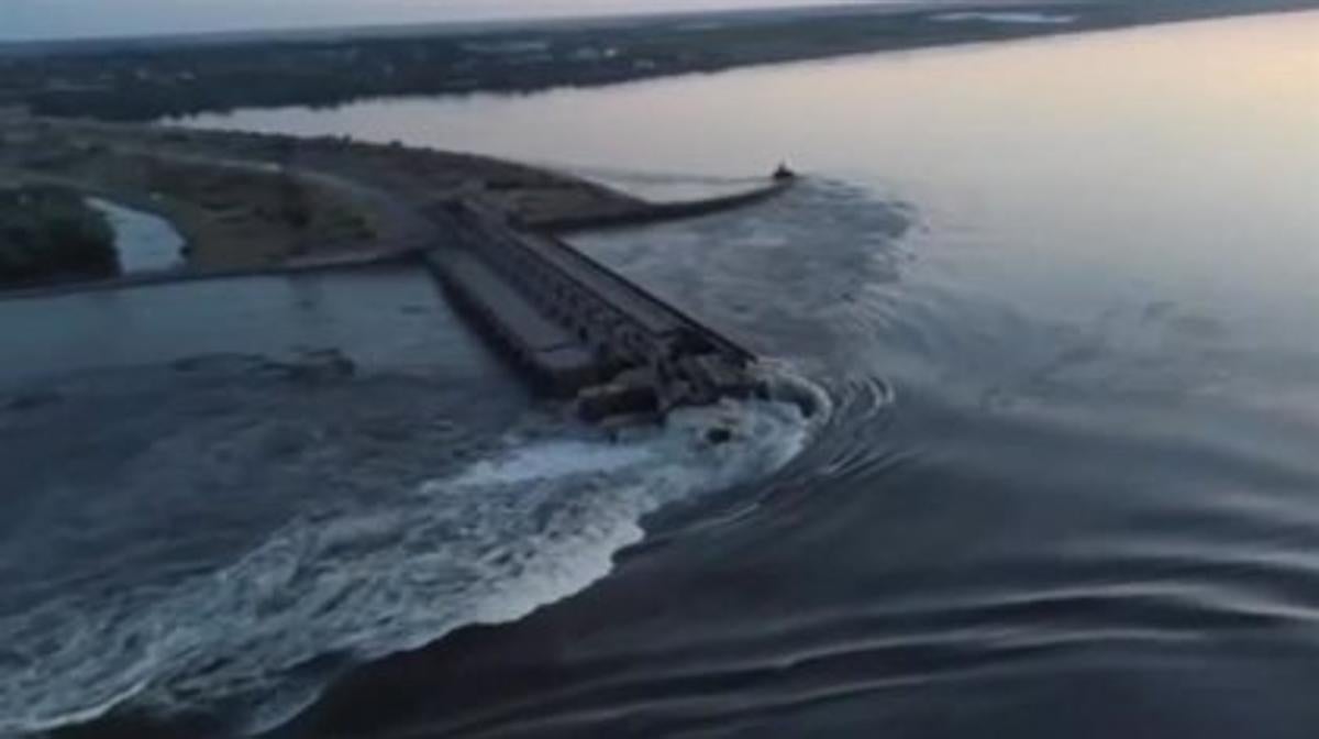 Así ha sido la explosión de la presa que ha dejado 80 localidades ucranianas bajo el agua