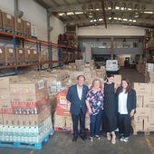Manuel Mora y Conchi Rey, en representación de los bancos de alimentos; Melisa Pagliaro, directora de Marketing y RSC de GADISA retail, y Lucía Santos, coordinadora de Responsabilidad Social Corporativa.