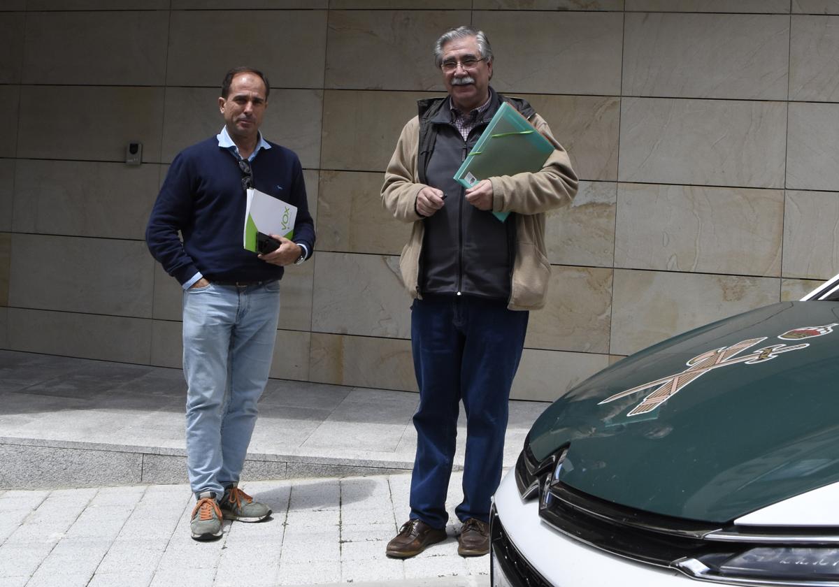 José Luis Rodríguez (Vox) junto a José Antonio Pérez Blanco, cabeza de lista de Cs en Vitigudino.