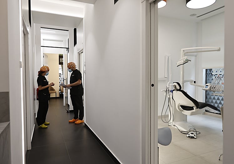 Imagen de los pasillos de la Clínica Dental Castro.