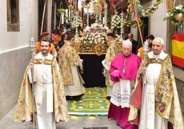 Imagen de la procesión del Corpus en la calle de Las Armas.