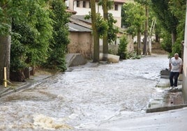 Las calles de Beleña, hace unos días cuando se desbordó un arroyo