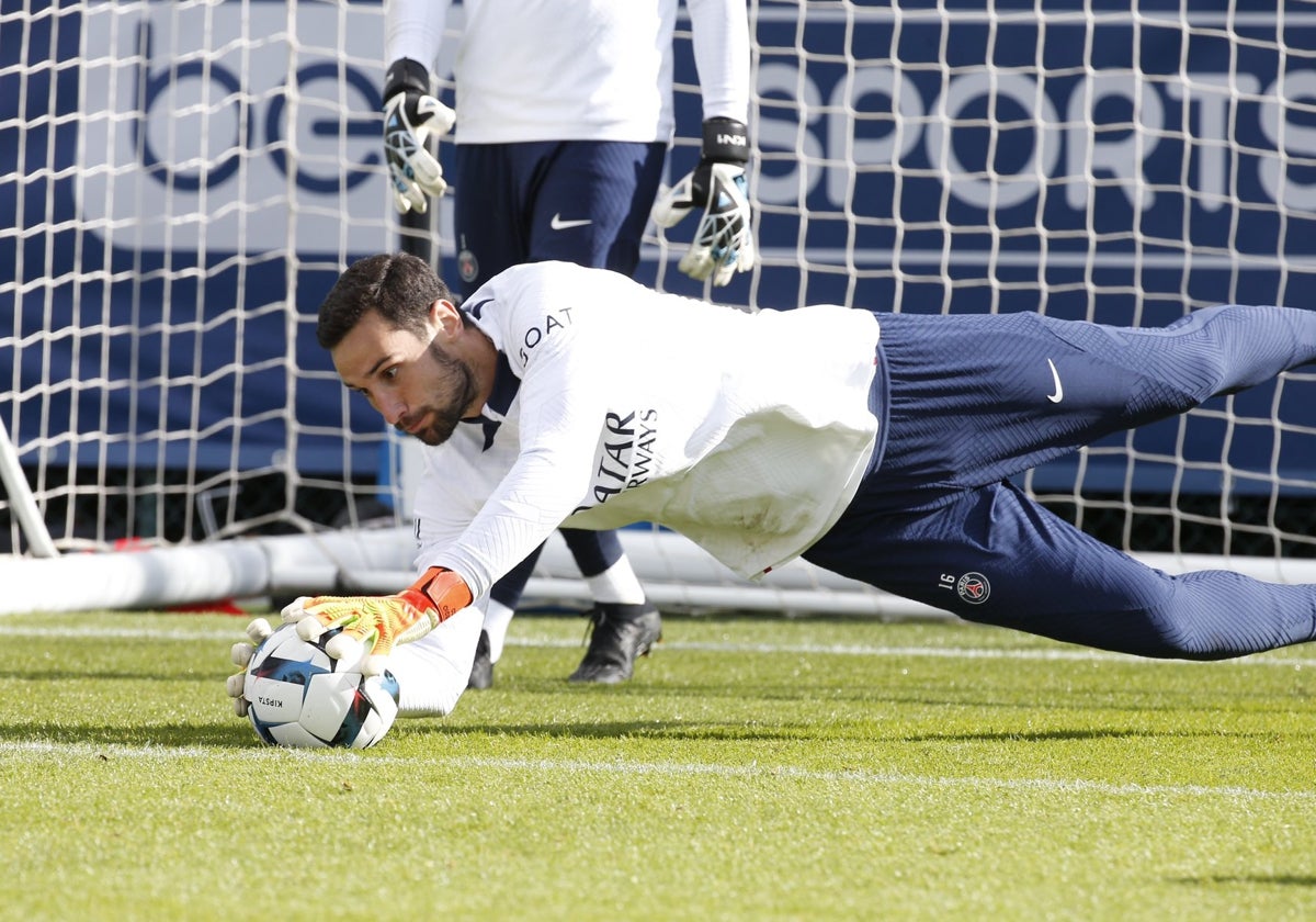 Sergio Rico vuelve a estar sedado y sigue en estado grave