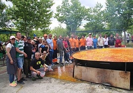 Cabrerizos triunfa con su paella de 5.000 raciones