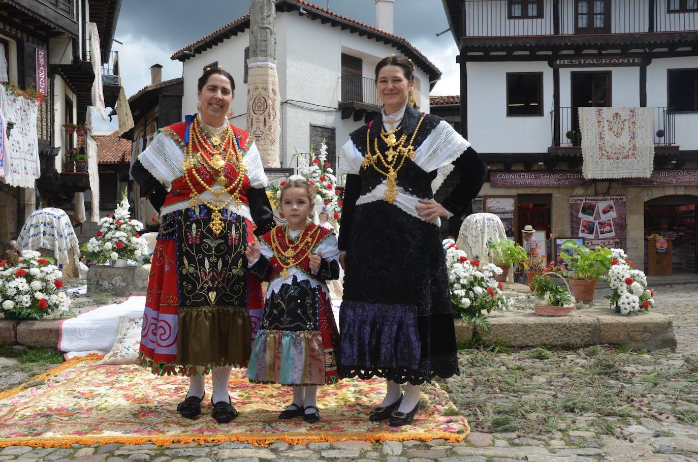 La Alberca se viste de gala en la procesión del Corpus