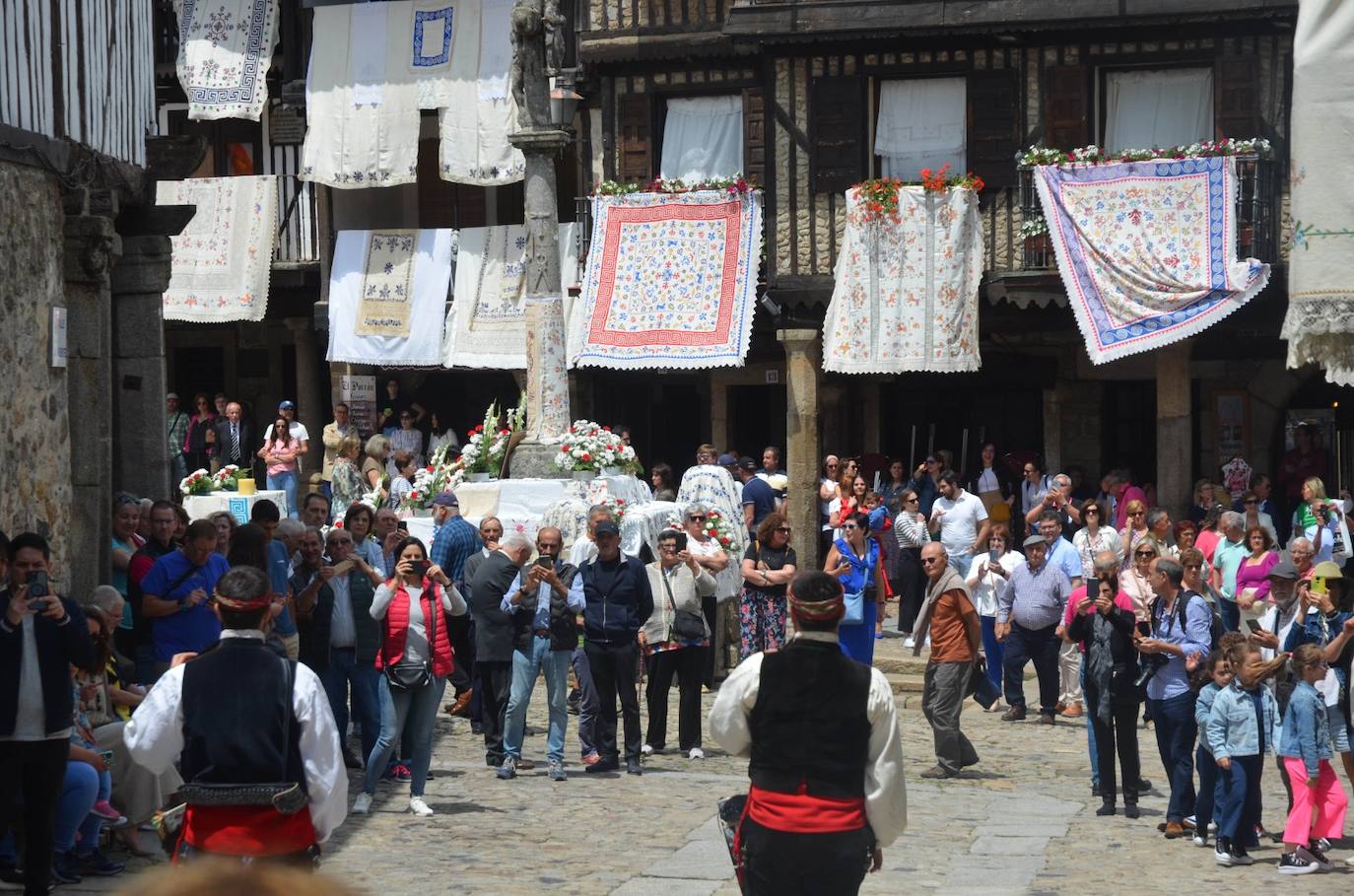 La Alberca se viste de gala en la procesión del Corpus