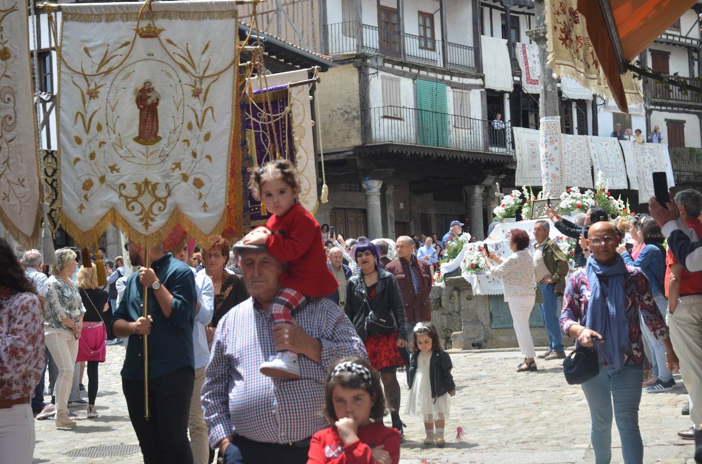 La Alberca se viste de gala en la procesión del Corpus