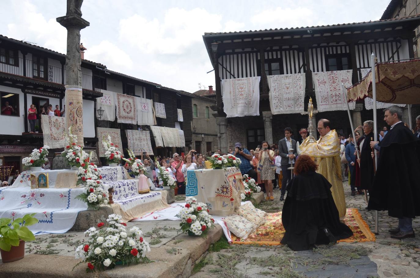 La Alberca se viste de gala en la procesión del Corpus