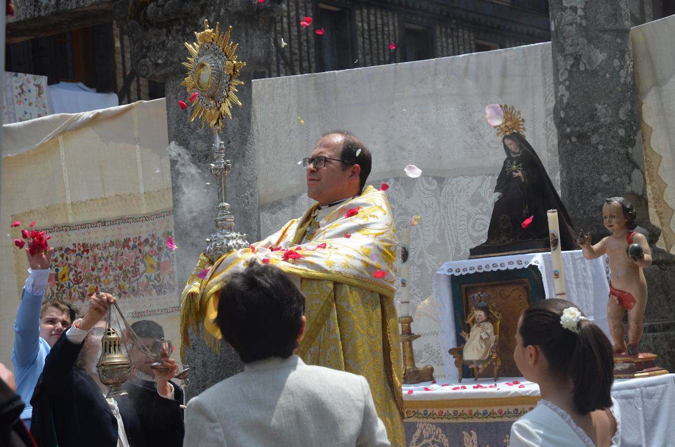 La Alberca se viste de gala en la procesión del Corpus