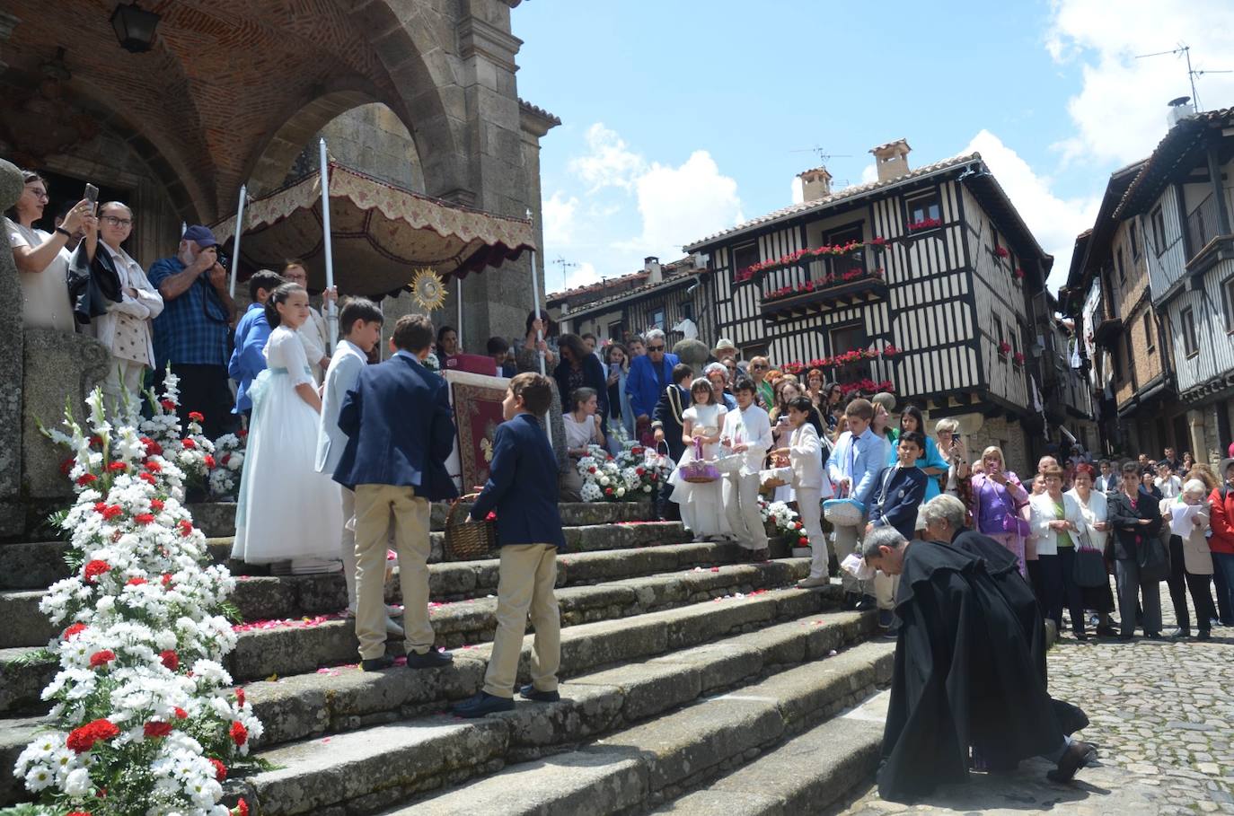 La Alberca se viste de gala en la procesión del Corpus