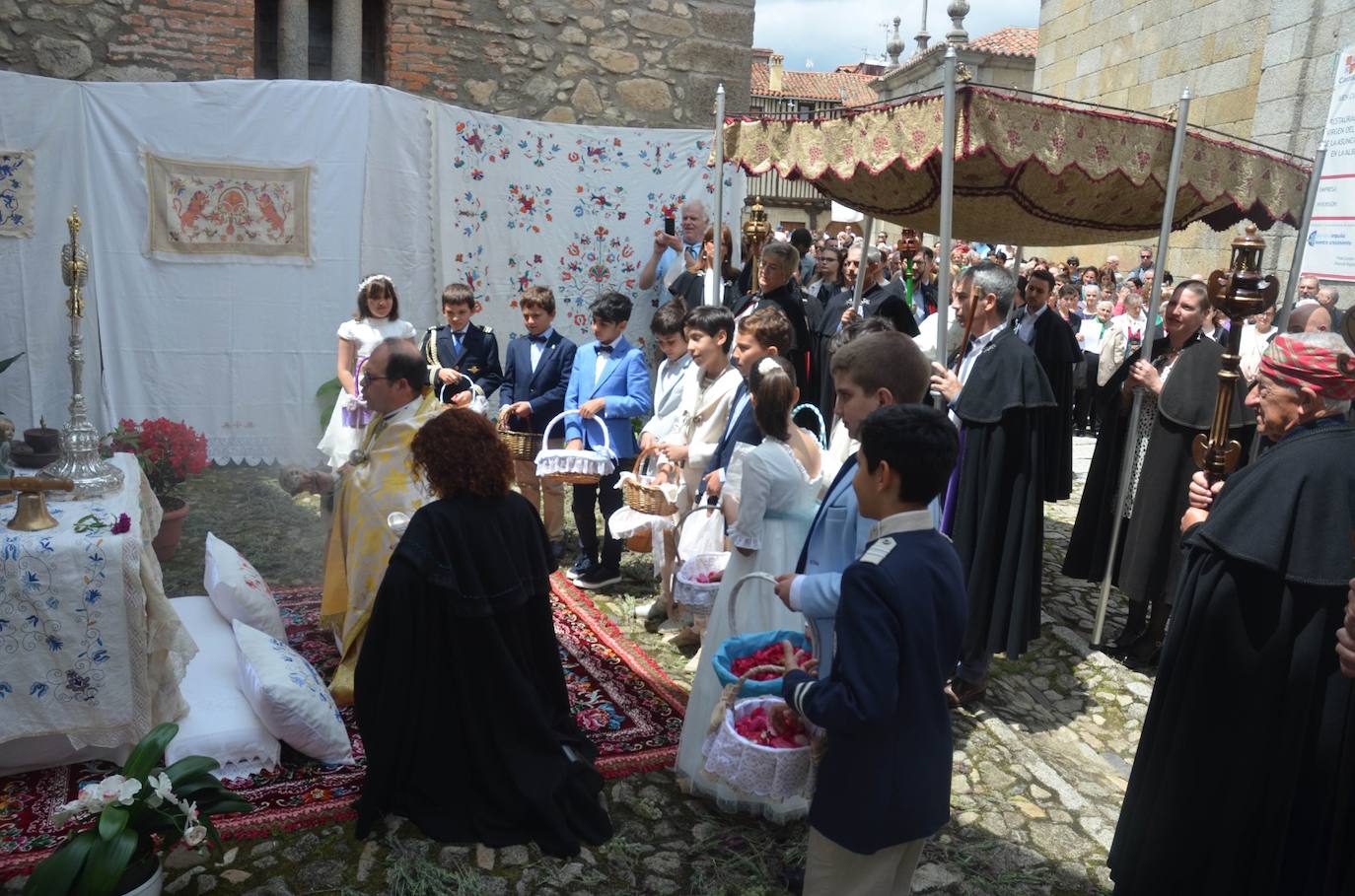 La Alberca se viste de gala en la procesión del Corpus