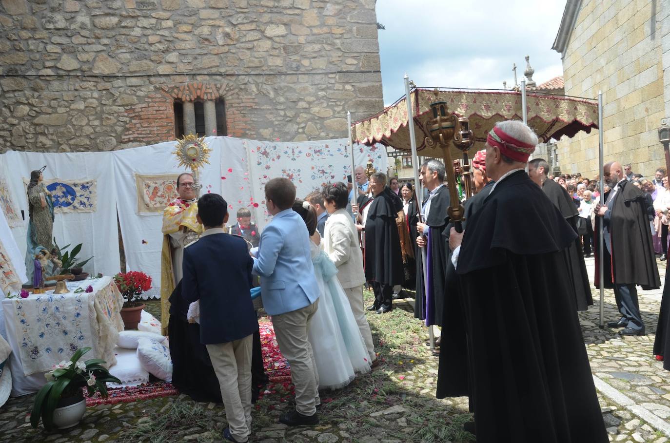 La Alberca se viste de gala en la procesión del Corpus