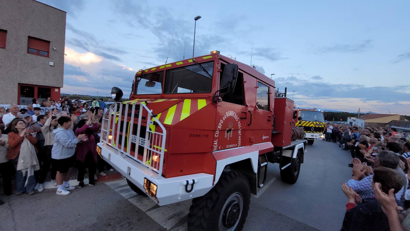 Más de 2.000 personas acompañan a los Bomberos de Ciudad Rodrigo en su despedida