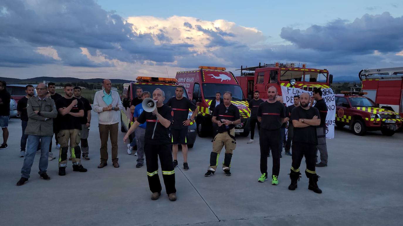 Más de 2.000 personas acompañan a los Bomberos de Ciudad Rodrigo en su despedida