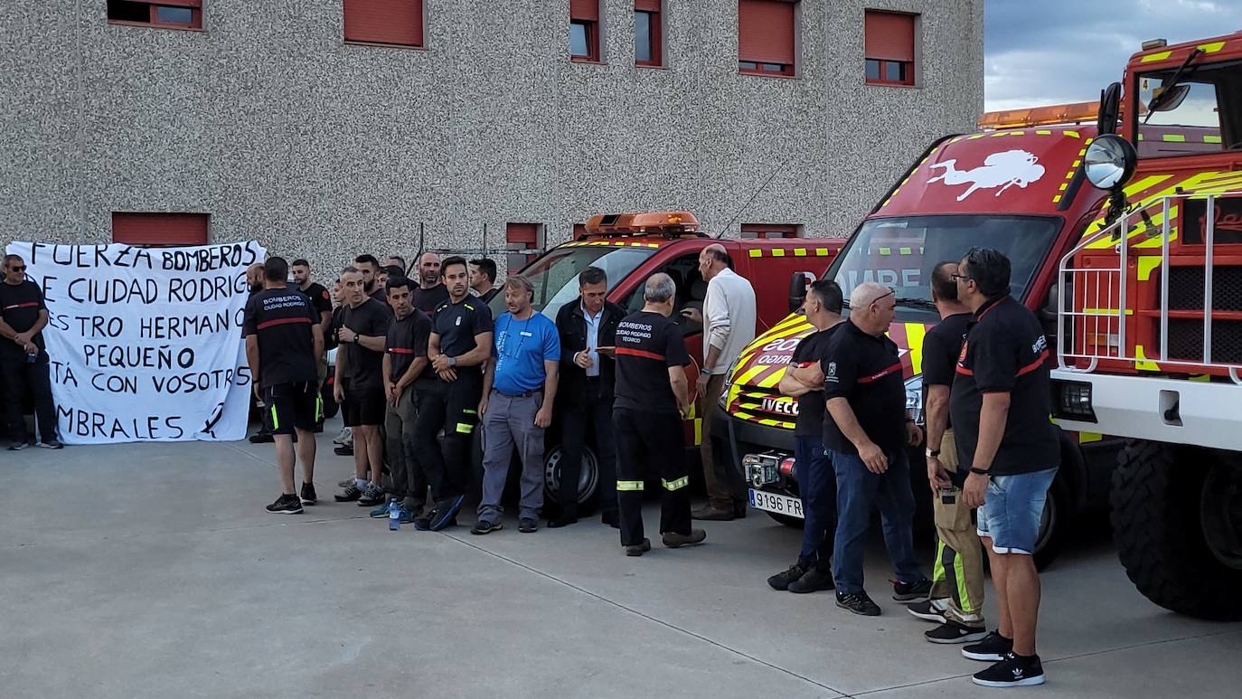 Más de 2.000 personas acompañan a los Bomberos de Ciudad Rodrigo en su despedida