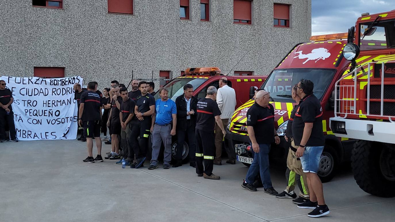 Más de 2.000 personas acompañan a los Bomberos de Ciudad Rodrigo en su despedida