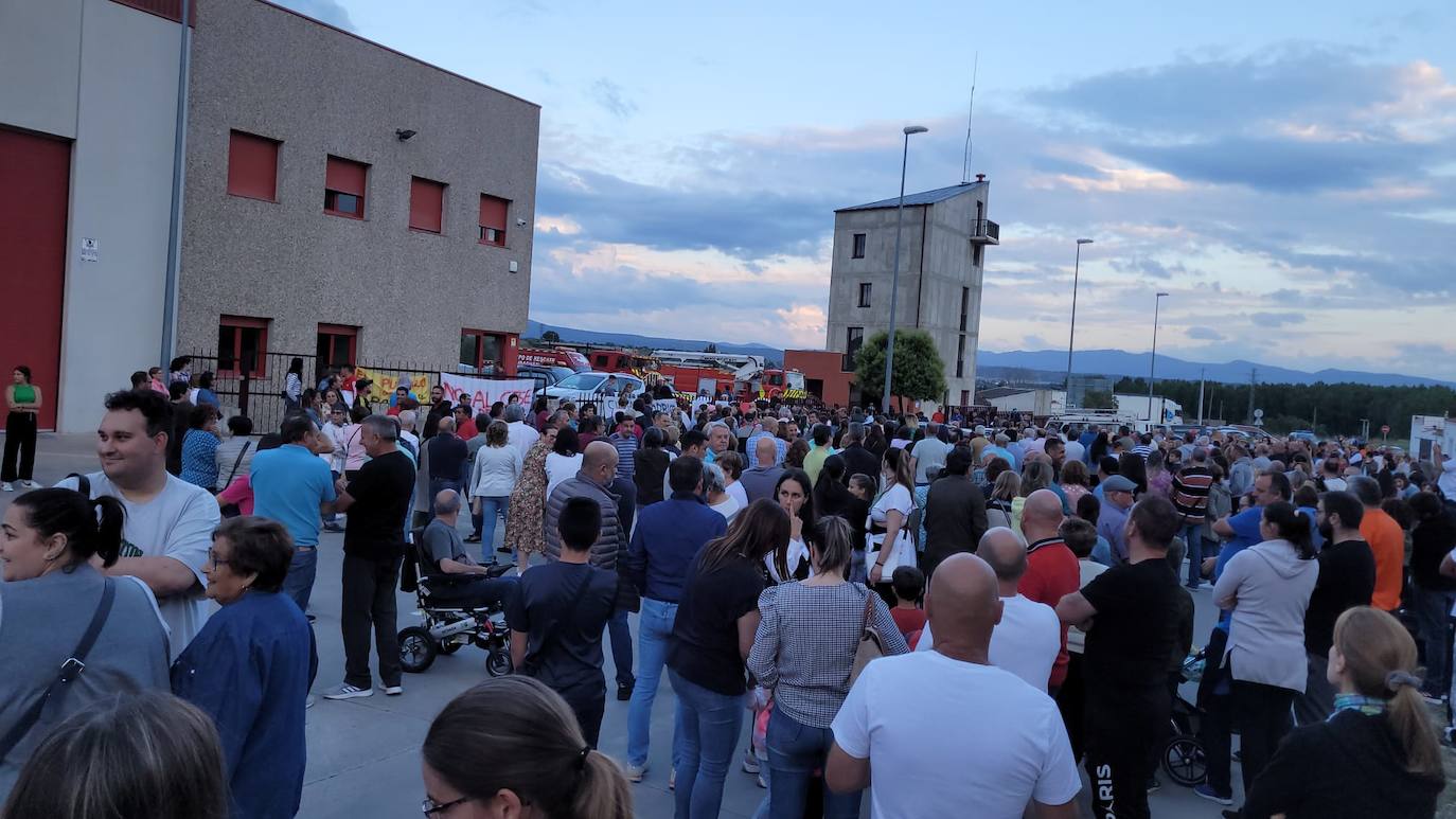 Más de 2.000 personas acompañan a los Bomberos de Ciudad Rodrigo en su despedida