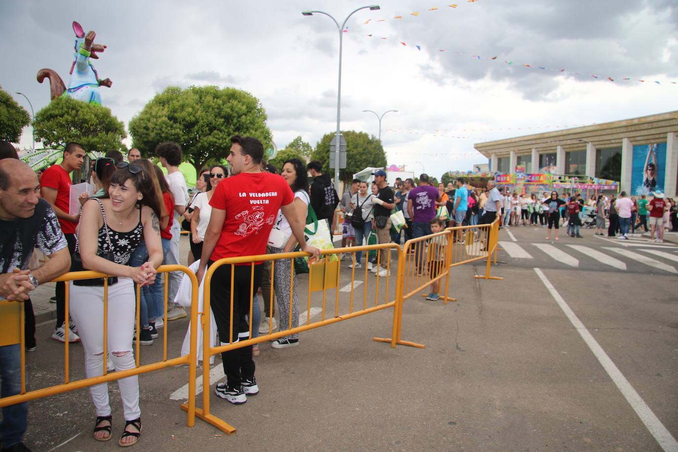 Villares reparte 4.000 raciones de paella