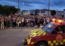 Aplausos de despedida de los mirobrigenses a los bomberos