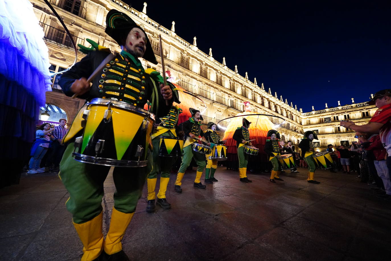 Momentazo en la Plaza Mayor: ¡una pedida de mano en mitad del espectáculo!