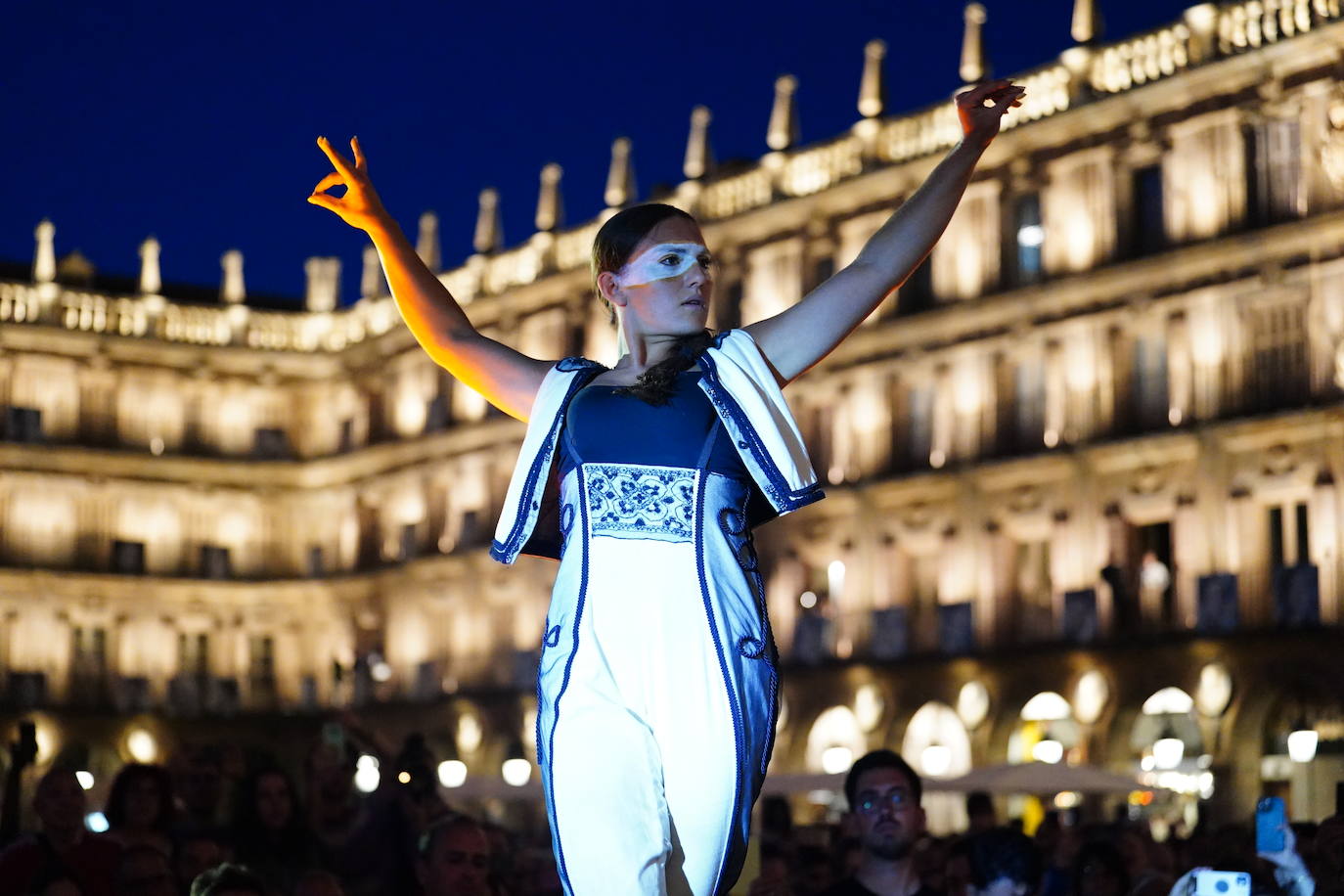 El Facyl comienza con la Plaza Mayor inundada de espectáculo