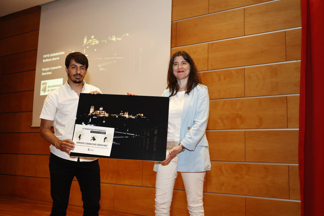 Con «Belleza charra» Sergio Camacho se llevó el premio de la prueba, que entregó la edil de Medio Ambiente, Miryam Rodríguez.