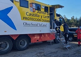 Labores de búsqueda en la primera plataforma de El Travieso en Candelario.